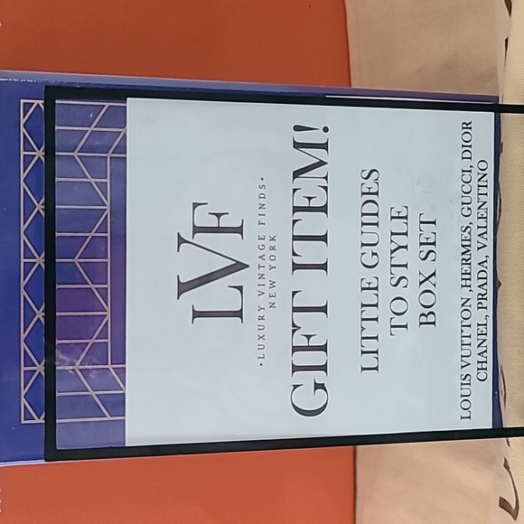 LITTLE BOOK OF STYLE BOXSET CHANEL,DIOR,GUCCI,HERMES,VUITTON,PRADA,VALENTENO,YSL - Picture 12 of 13